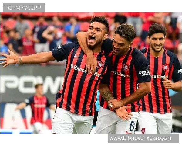 独立队与圣马丁图的激烈对决揭示足球战术与团队精神的完美结合